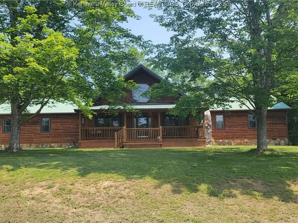 586 Linville Dr, Hamlin, WV 25523