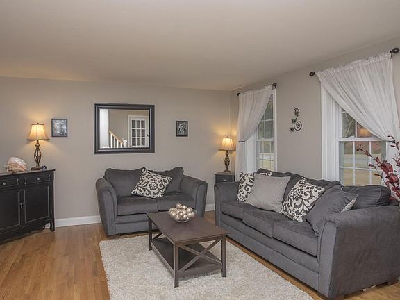 5th image of 6 Fountain Knoll Ln