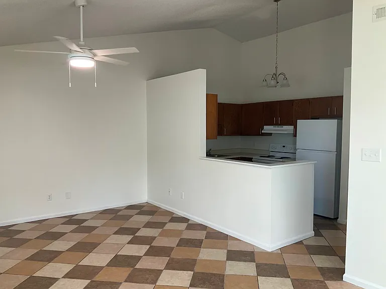 138 Witten Cir #A — Photo 4