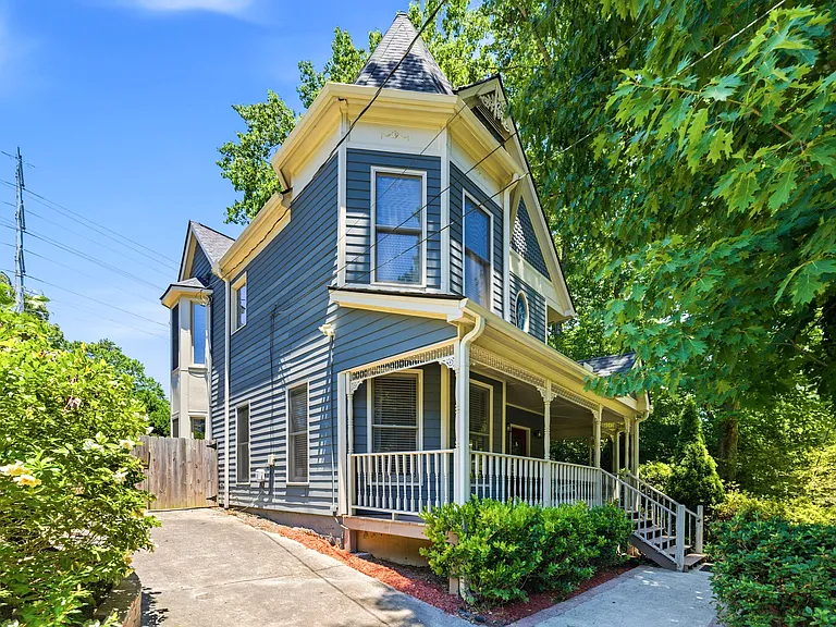 3052 Trafalgar Way — Photo 4