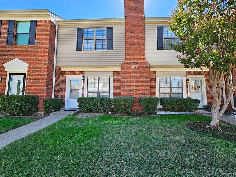 202 Samuel Blvd #3C — Photo 1