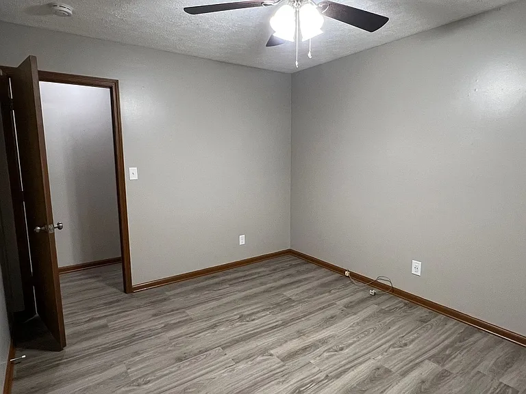 2535 S Prospect Ave — Photo 9