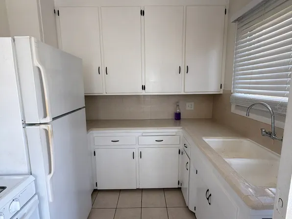 956 Eucalyptus Dr APT A, El Segundo, CA 90245