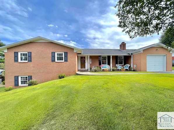 91 Fairview Dr, Bassett, VA 24055