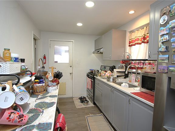 4th image of 210 Livingston Rd
