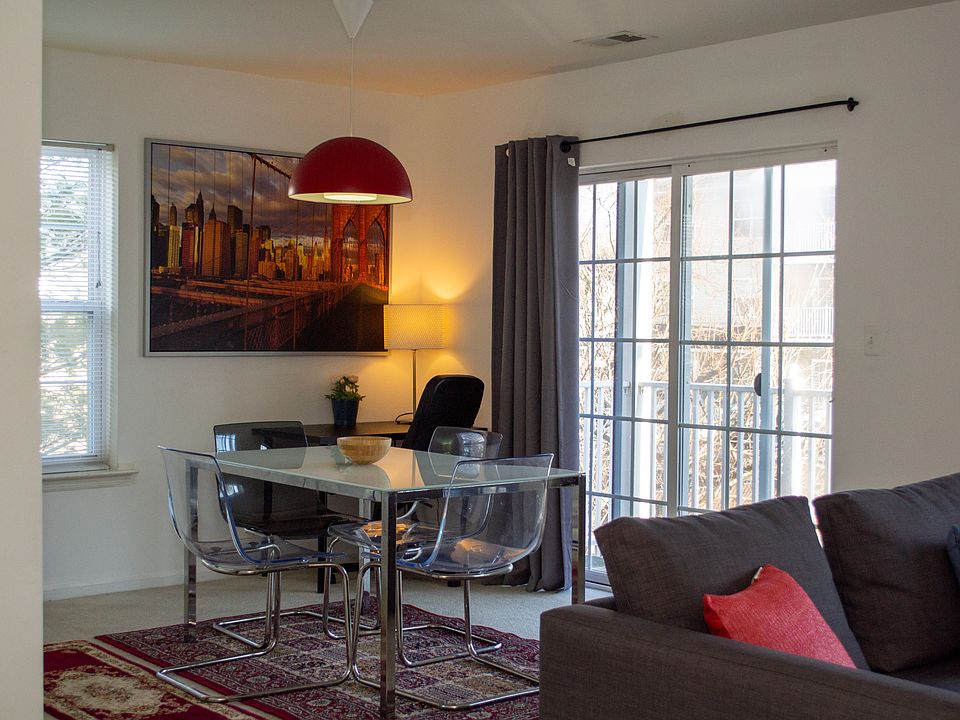 1st image of 889 Green St APT 203-1