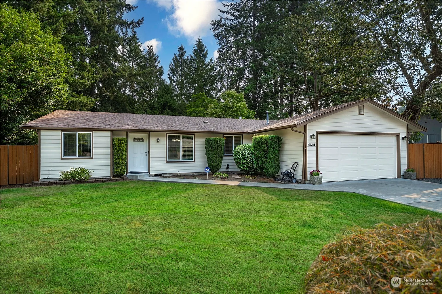 4614 Early Spring Drive SE photo 1