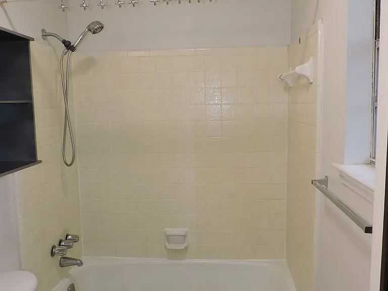 7834 Charter Oaks Dr — Photo 12