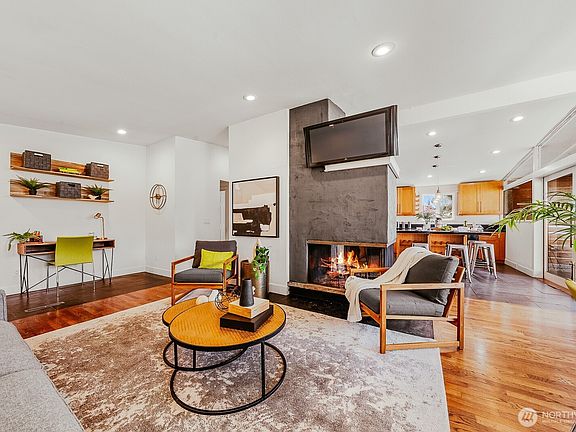 4th image of 15863 15th Avenue NE