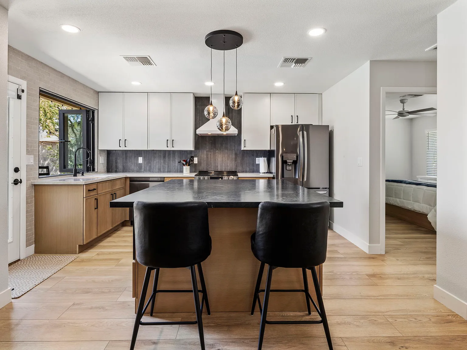4 bed, 1770 sqft, $5,200 — Photo 4