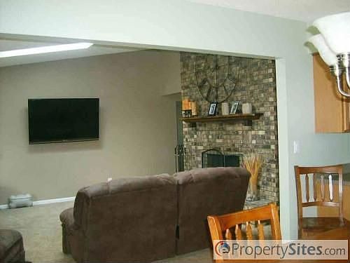 4th image of 8259 Hidden Creek Dr