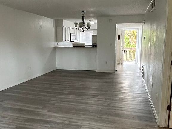 4th image of 130 Scottsdale Sq #130