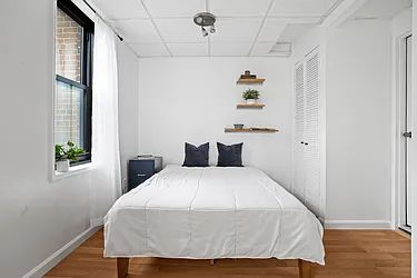 Sold by BREU CHURCHILL