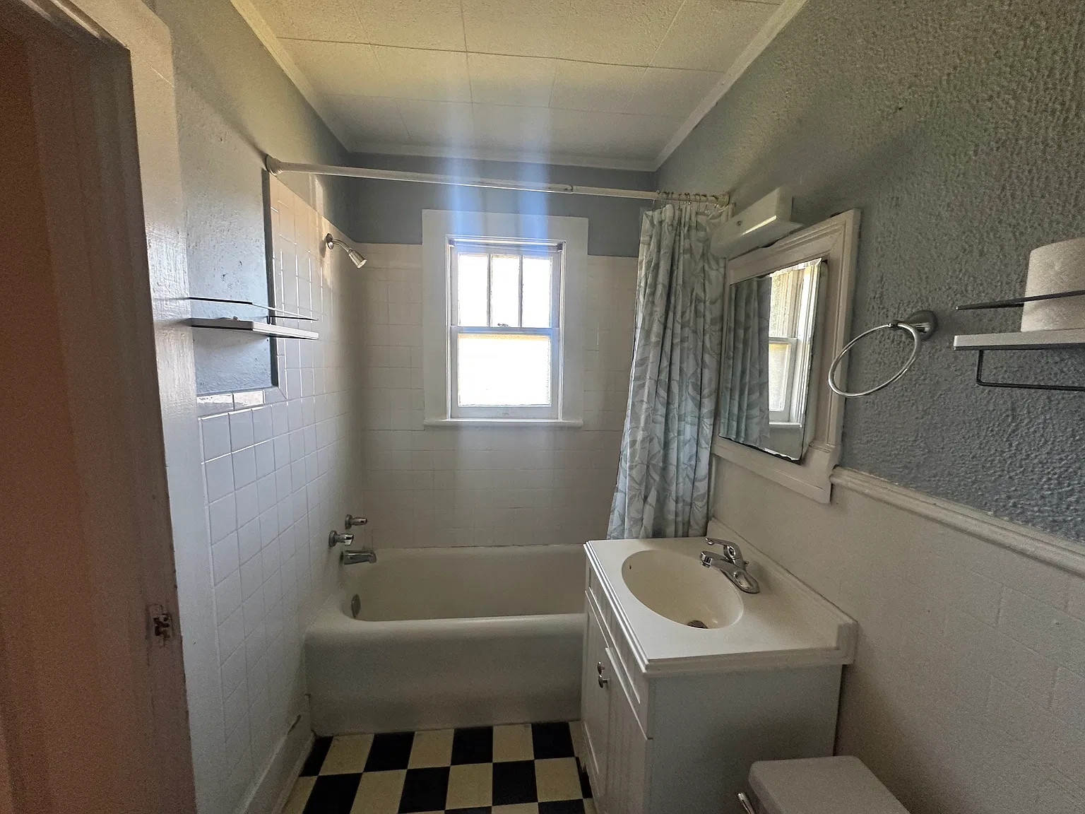 152 Walnut St — Photo 3