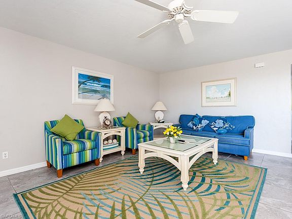 5th image of 827 E Gulf Dr Unit D2