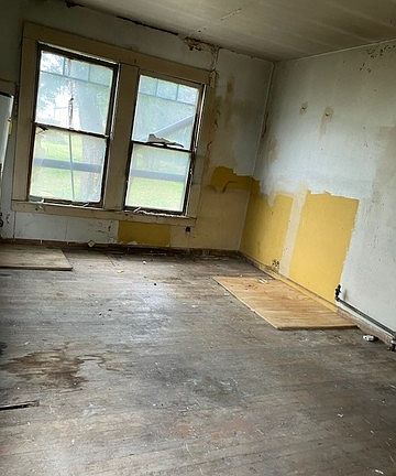 5th image of 1807 Thompson Pl