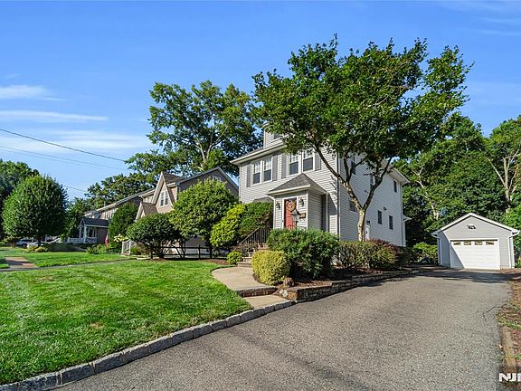 2nd image of 37 Kensington Ave