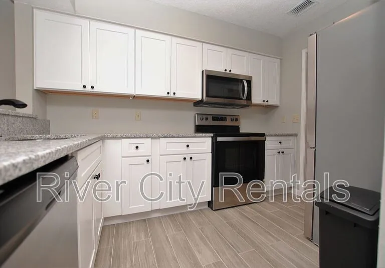 5021 Fulham Rd S — Photo 6