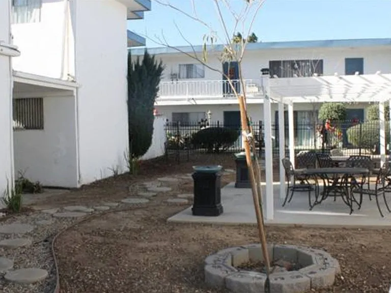 Shermanair Apartments — Photo 6