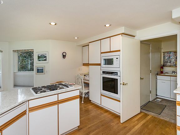 5th image of 15306 SE 35th St