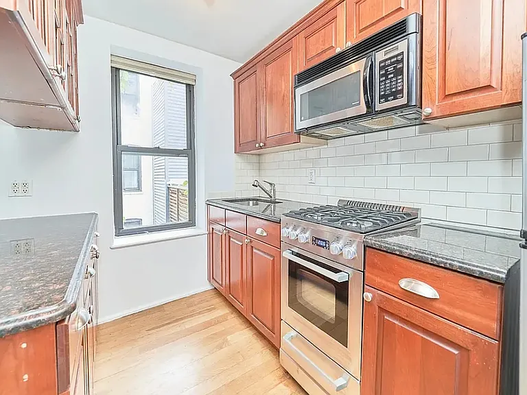 10 Morton St #5A — Photo 2