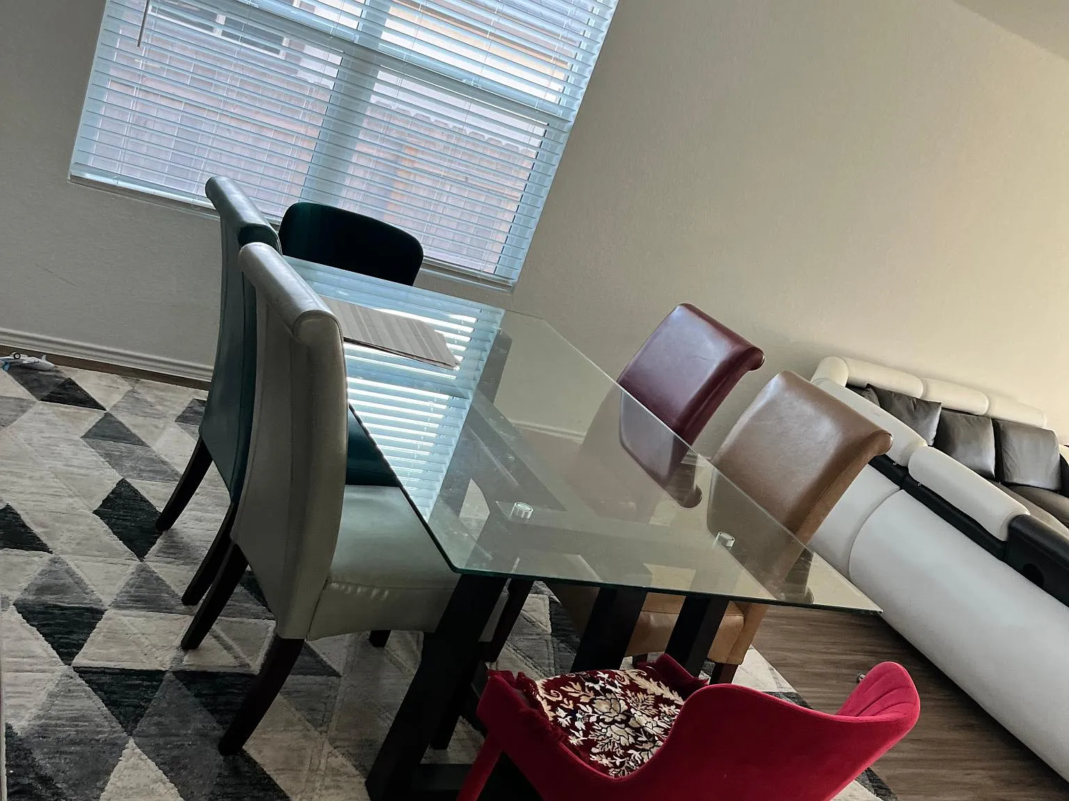 4 bed, 2060 sqft, $2,350 — Photo 3