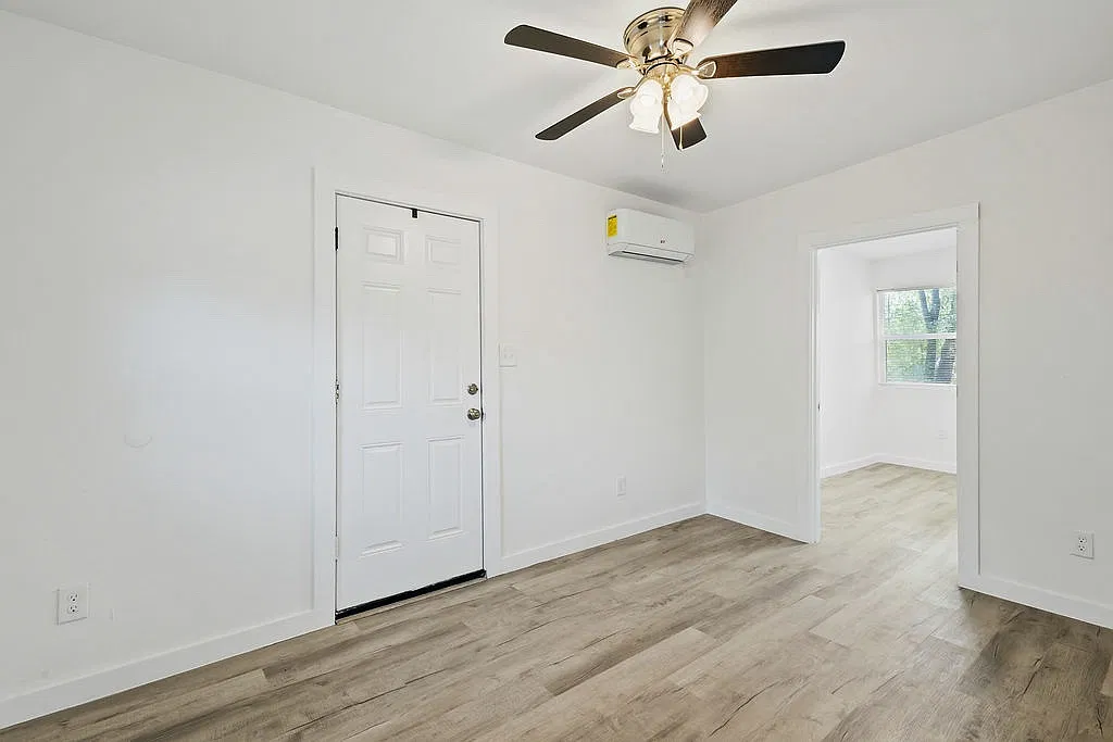 1 bed, $895 — Photo 2