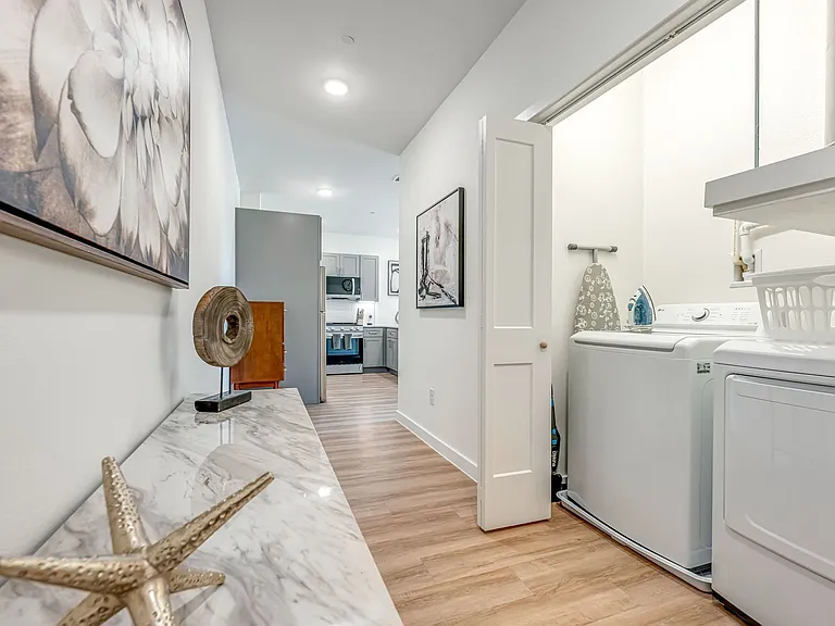 East 9th Apartments — Photo 12