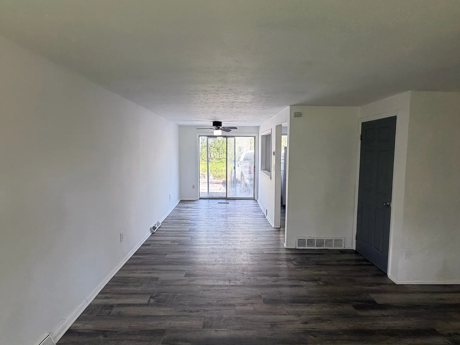3 bed, 1.5 bath, 1435 sqft, $1,275 — Photo 2