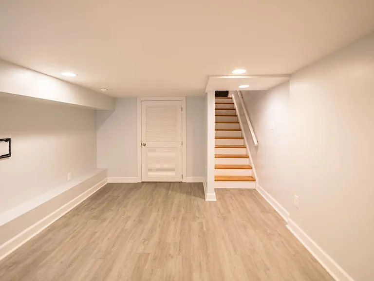 2033 Manton St — Photo 27