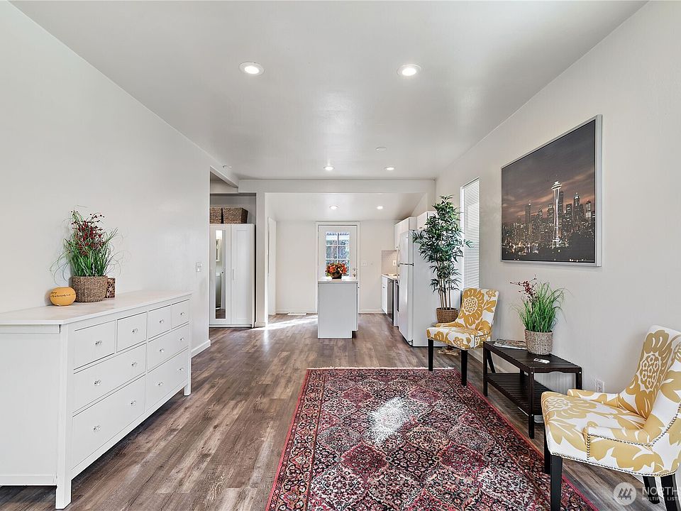 1st image of 1521 E Spruce Street