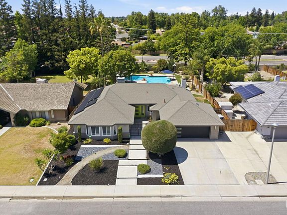 2nd image of 8821 Sierra Oak Dr