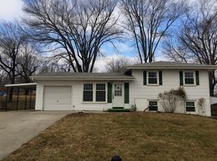 1016 S Skyline Dr, Liberty, MO 64068