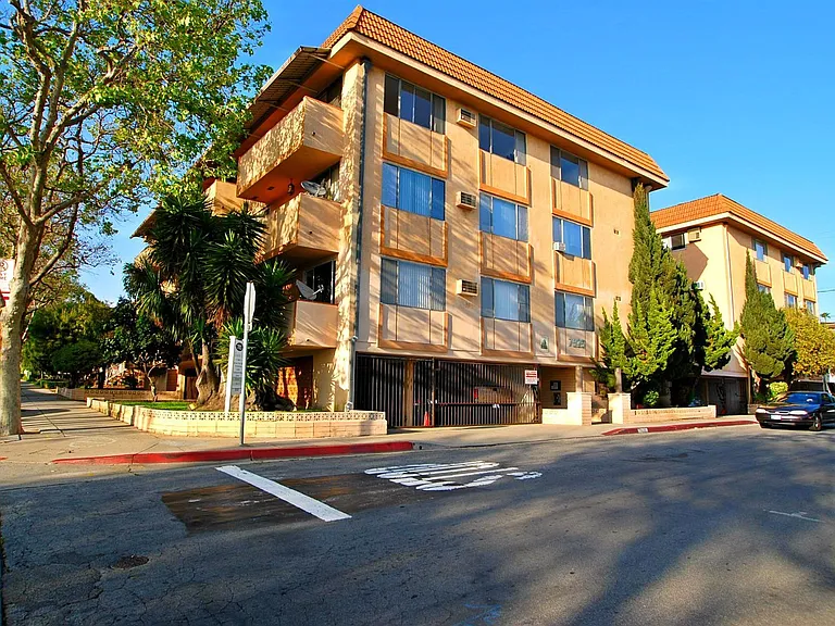 RMN - Romaine Apartments — Photo 4