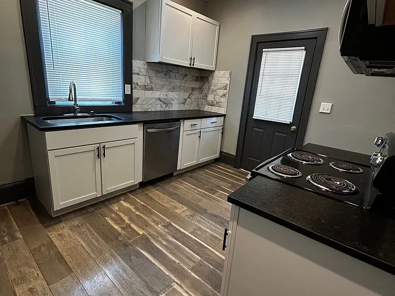 315 Parkwood Ave — Photo 8