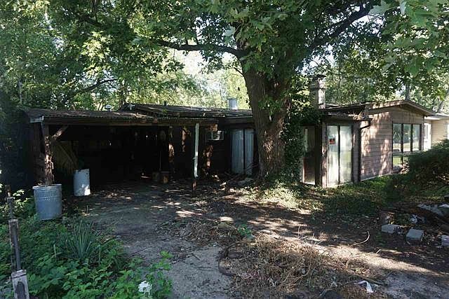 2nd image of 1627 N Kankakee St
