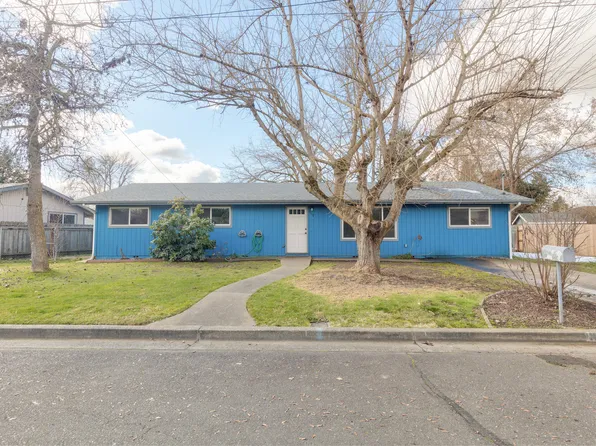 1110 SW Juniper Dr, Grants Pass, OR 97526