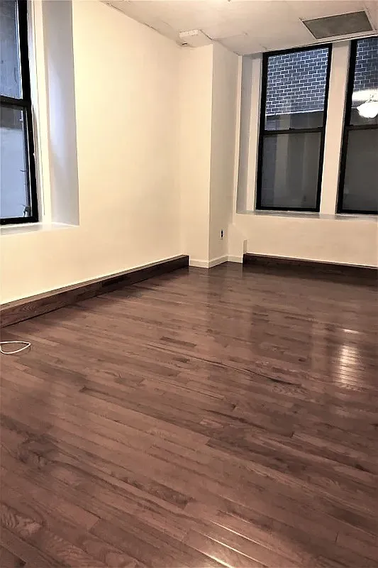 200 W 54th St — Photo 3