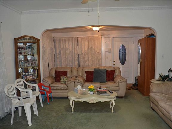 4th image of 10431 122nd St
