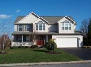 823 Willow Ridge Dr, York, PA 17404