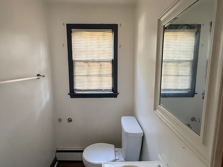 241 Circular Ave — Photo 6