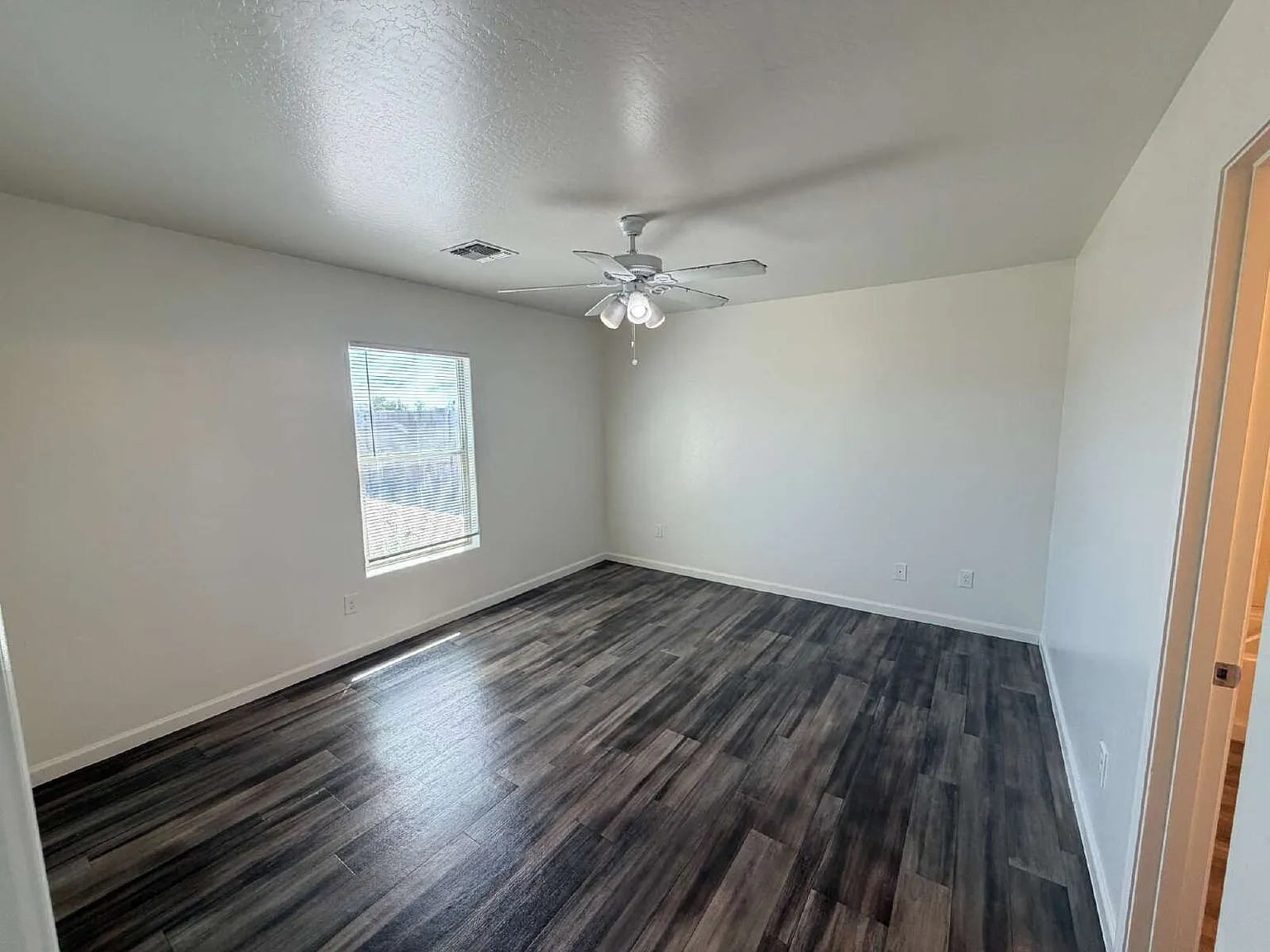 4 bed, 2.0 bath, 1414 sqft, $1,825 — Photo 4