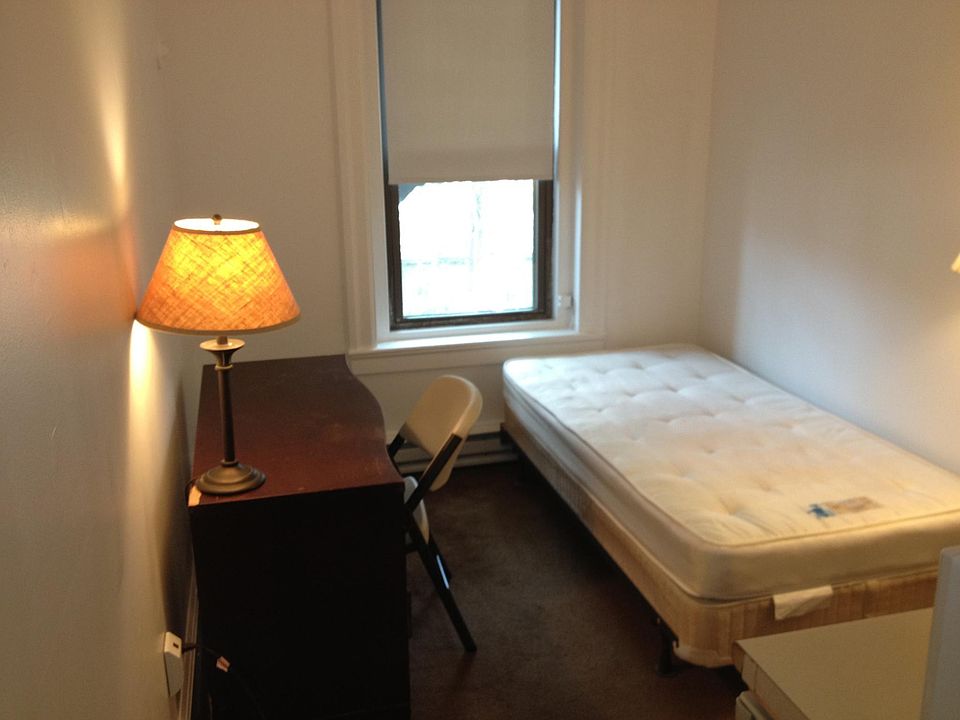 2nd image of 1061 Beacon St #D10