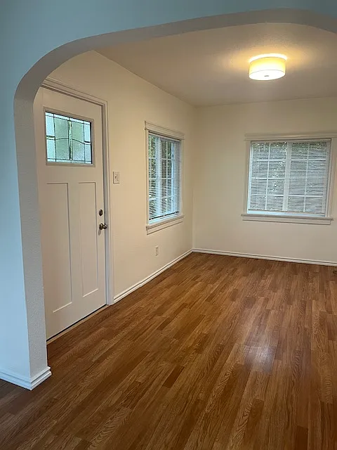 2 bed, 900 sqft, $2,050 — Photo 2