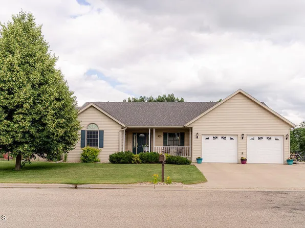 308 25th Ave NE, Jamestown, ND 58401