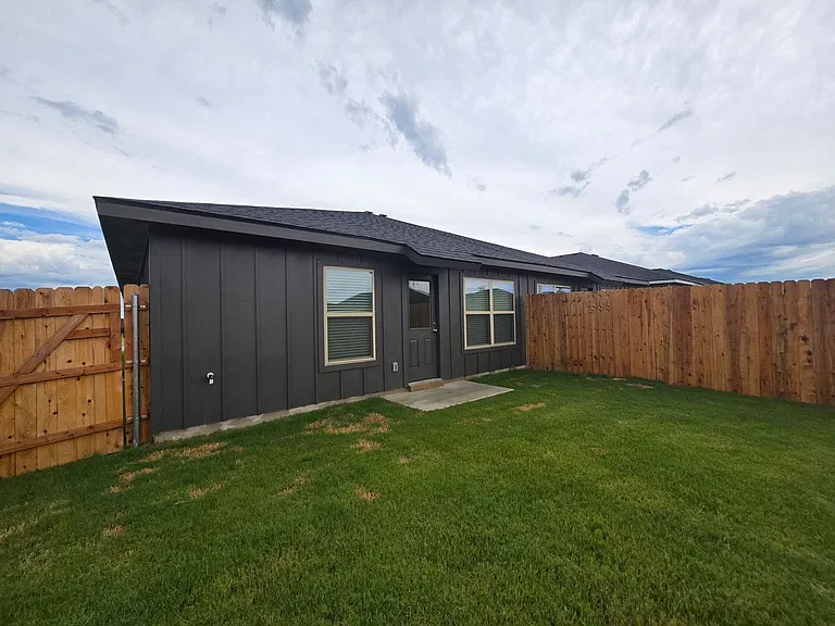 908 Cherry Laurel Ln #A/B — Photo 22