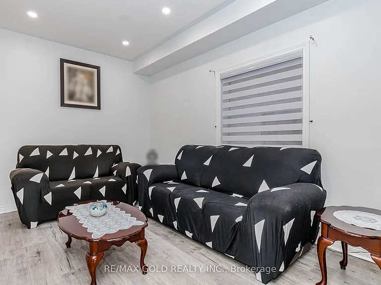 93 Footbridge Cres #UPPER LEVEL ONLY — Photo 5