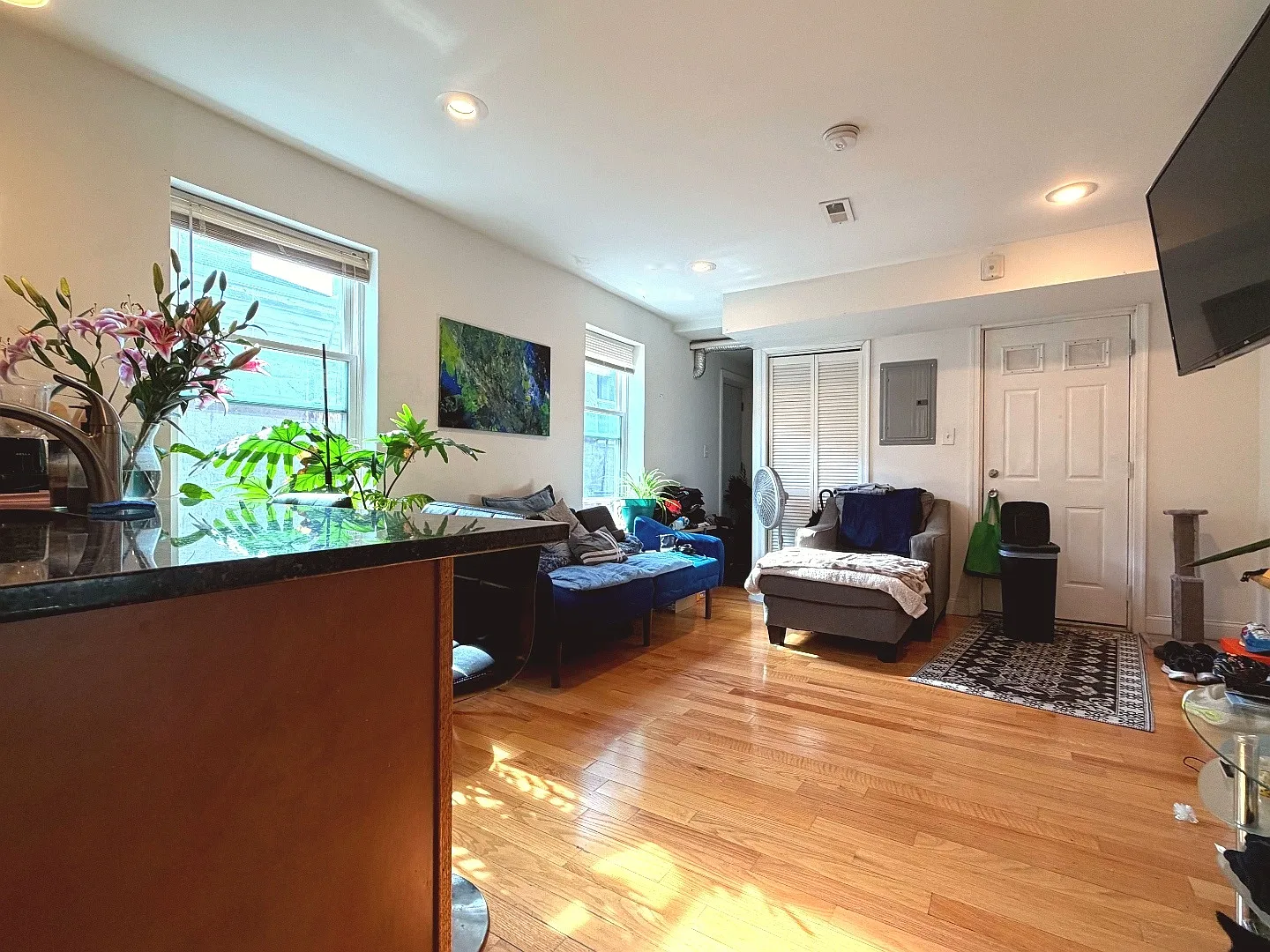 2 bed, 900 sqft, $1,695 — Photo 3