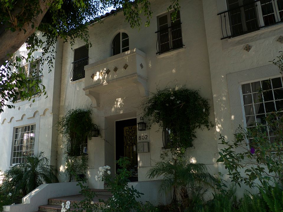 Front of bldg.