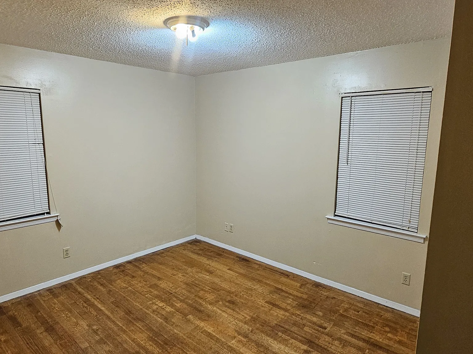 3 bed, 1.5 bath, 1240 sqft, $1,250 — Photo 3